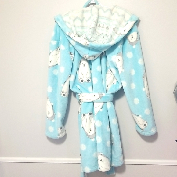 Polar Bear Robe - Picture 2 of 3